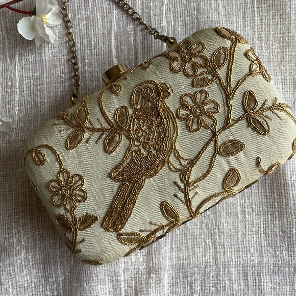 Embroidered clutch with sling - Picture 2 of 6